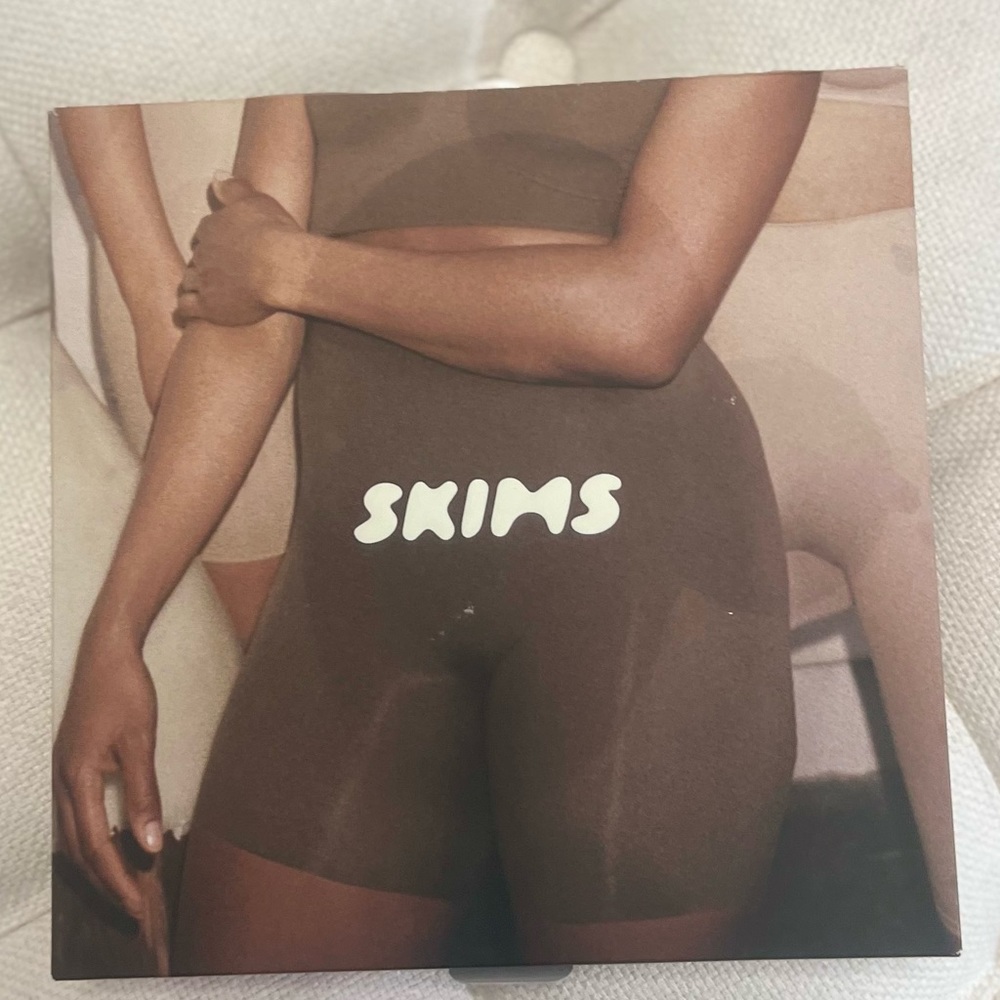 SKINS ABOVE THE KNEE SHAPEWEAR